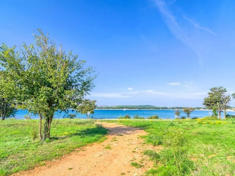 Apartment In Medulin With Sea View, Terrace, Air Conditioning, Wi-Fi